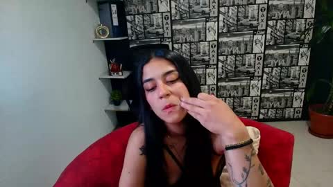 danielamonroe online show from May 19, 10:06 pm