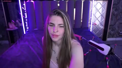 danielareign online show from April 30, 5:51 pm
