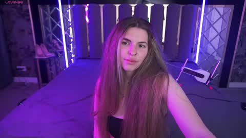 danielareign online show from May 19, 12:34 pm