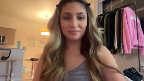 daniellarae1 online show from April 8, 4:14 am