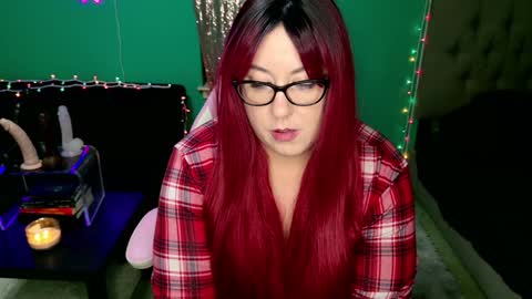 Danielle Banks online show from December 16, 2:04 am