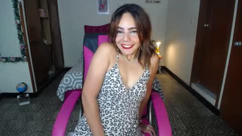 Angie online show from December 8, 3:56 pm