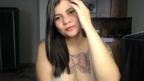 daniellerain online show from February 3, 10:45 pm