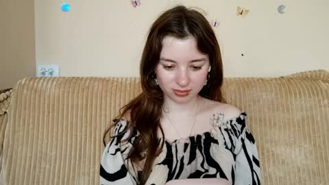 Mia online show from May 25, 1:10 pm