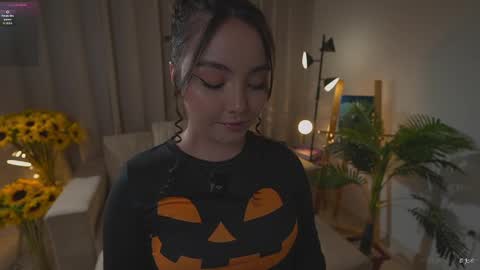 Snapshot of danii_xoxo chatting on October 2, 10:37 pm online show from October 2, 10:37 pm
