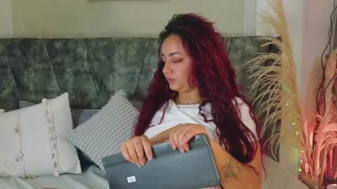 daninianderson online show from May 7, 3:44 am