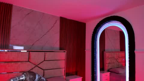 Dani Phonenix online show from November 5, 7:30 pm