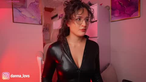 Danna Lovs online show from May 17, 12:15 pm