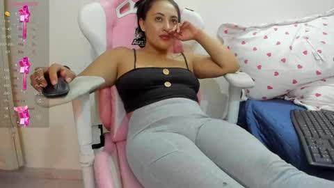 danna_scott26 online show from May 6, 3:32 am