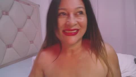 danna_wester_ online show from April 5, 10:31 pm
