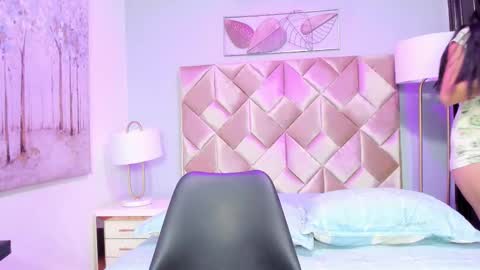 danniakross online show from September 16, 4:42 am