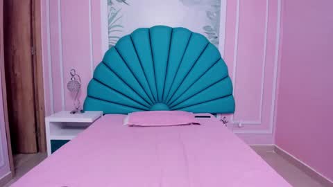 Snapshot of daphne_fox_ chatting on January 12, 11:28 am Daphne  online show from January 12, 11:28 am