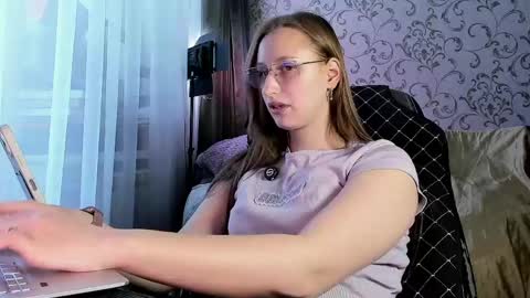 Darcy Siren online show from May 7, 10:30 am