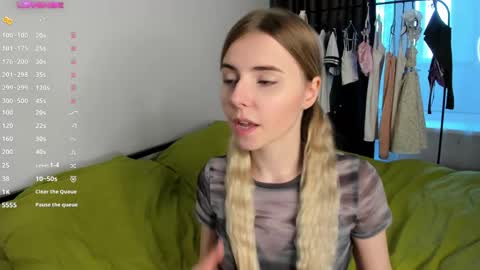 Ester online show from May 21, 2:59 pm