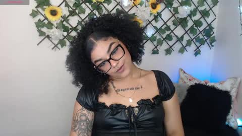 dark_flama online show from May 15, 11:18 pm