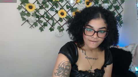 dark_flama online show from May 15, 11:40 pm