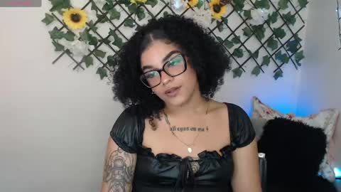 dark_flama online show from May 15, 11:07 pm