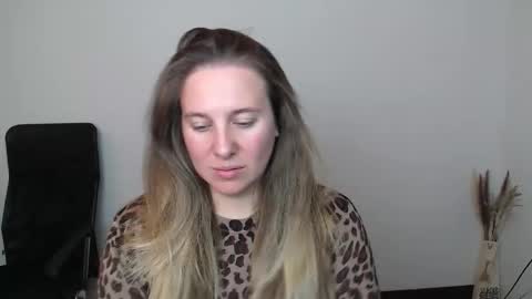 Anna online show from November 7, 7:52 pm