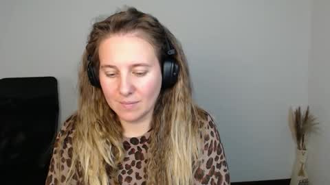 Anna online show from November 17, 5:02 pm