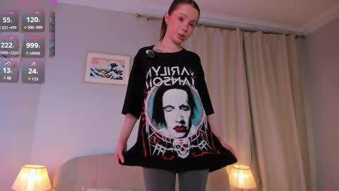 Elizabeth online show from December 22, 7:28 pm