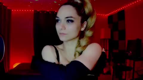 roseredgoddess online show from October 14, 11:18 pm