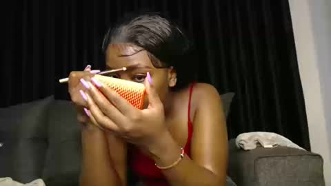 Snapshot of darktanqueen chatting on September 23, 3:26 am darktanqueen online show from September 23, 3:26 am