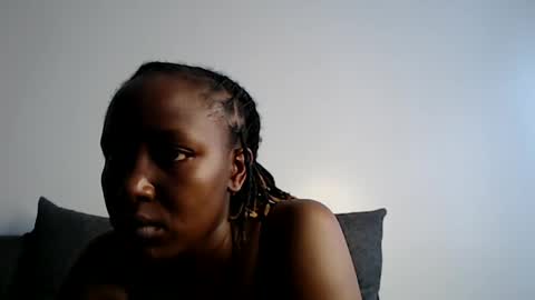 Snapshot of darktanqueen chatting on March 5, 8:43 am darktanqueen online show from March 5, 8:43 am