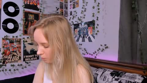 lina online show from December 5, 8:22 pm