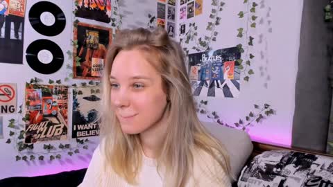 lina online show from December 3, 9:12 pm