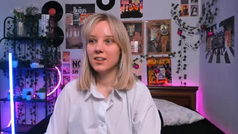 lina online show from March 3, 8:39 pm