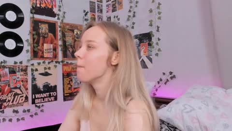 lina online show from December 20, 8:34 pm