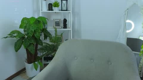 daryana_a online show from April 8, 9:33 am