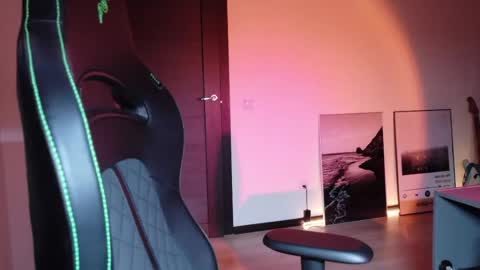 freak online show from May 30, 12:08 am