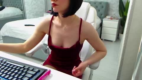 Elly online show from April 26, 8:56 am