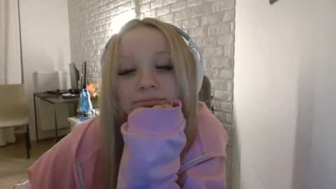 Amanda online show from May 24, 9:25 pm