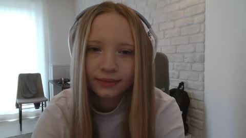 Amanda online show from May 18, 4:02 pm