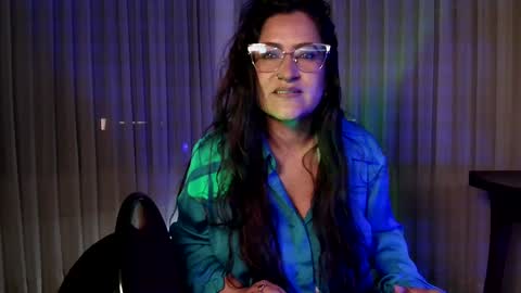 Snapshot of deesseluxure_ chatting on December 6, 5:09 am Andre online show from December 6, 5:09 am