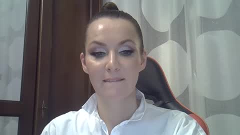 Snapshot of deina_forec6 chatting on December 27, 11:10 pm deina_forec6 online show from December 27, 11:10 pm