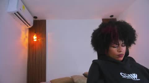 D E L A Y L  A online show from September 18, 11:42 am