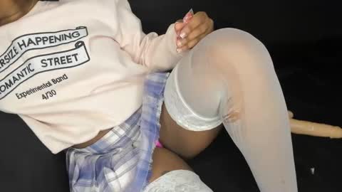 Snapshot of deli_la chatting on February 2, 3:43 am deli_la online show from February 2, 3:43 am