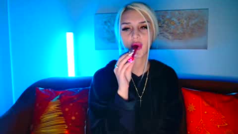 Snapshot of deliciaalove chatting on December 16, 7:54 pm deliciaalove online show from December 16, 7:54 pm