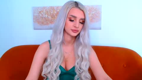 Snapshot of deliciaalove chatting on January 4, 7:44 pm deliciaalove online show from January 4, 7:44 pm
