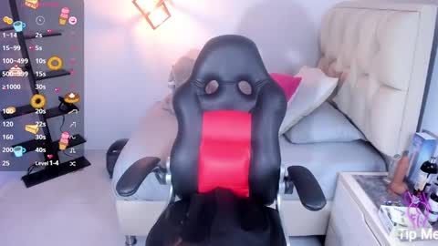 Snapshot of delilah_leone chatting on September 15, 7:10 pm delilah_leone online show from September 15, 7:10 pm