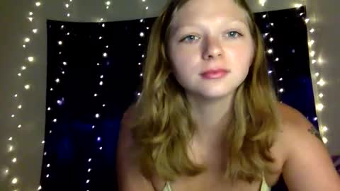 DelilaLove3412 online show from May 11, 10:40 pm