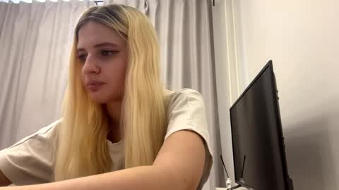 Amelia online show from May 24, 1:10 pm