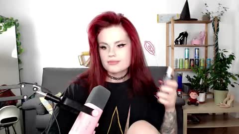 dellacrush_ online show from September 17, 5:33 pm