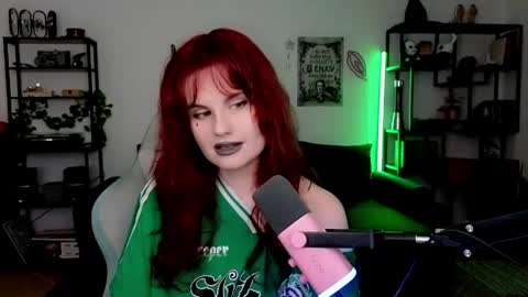dellacrush_ online show from May 26, 6:40 pm