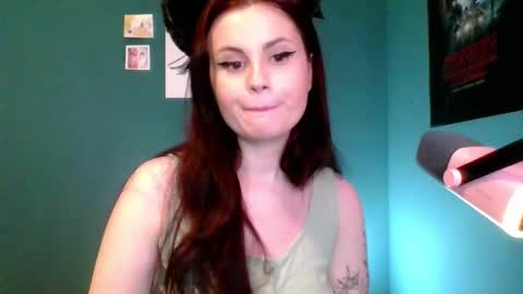 dellacrush_ online show from February 24, 8:36 pm