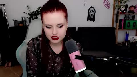 dellacrush_ online show from December 14, 8:03 pm