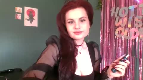 dellacrush_ online show from February 6, 10:58 am